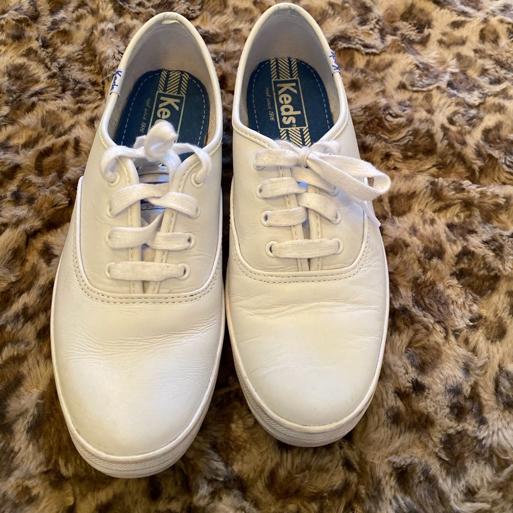 Like new  leather Keds
